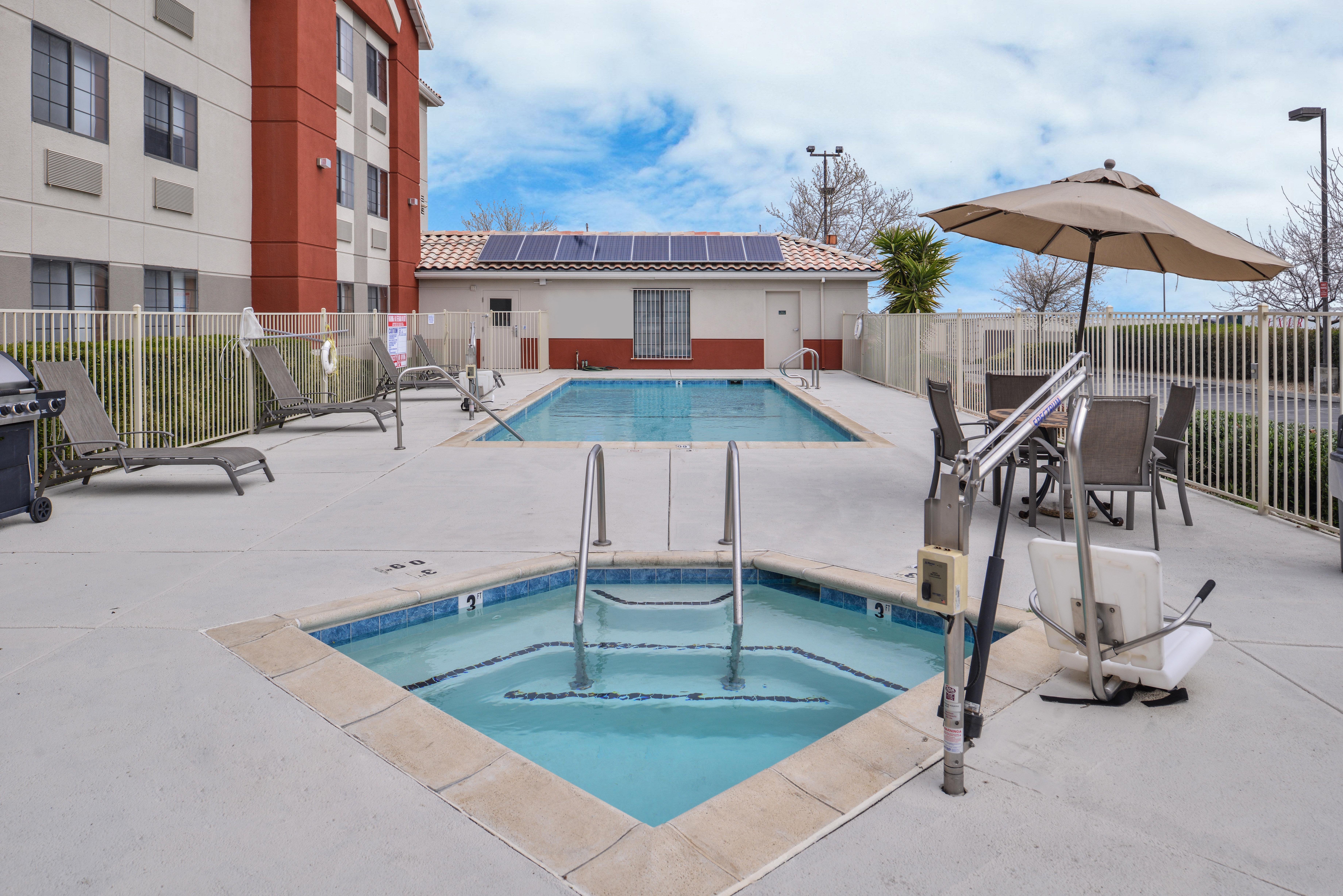 Holiday Inn Express Westley By Ihg Eksteriør bilde