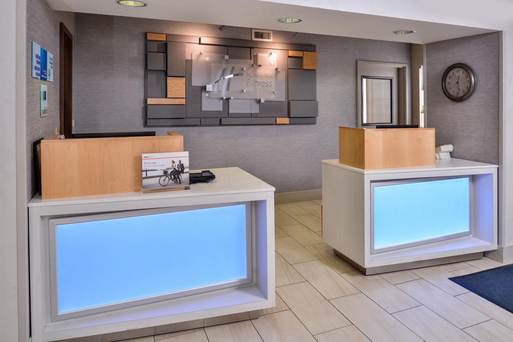 Holiday Inn Express Westley By Ihg Eksteriør bilde