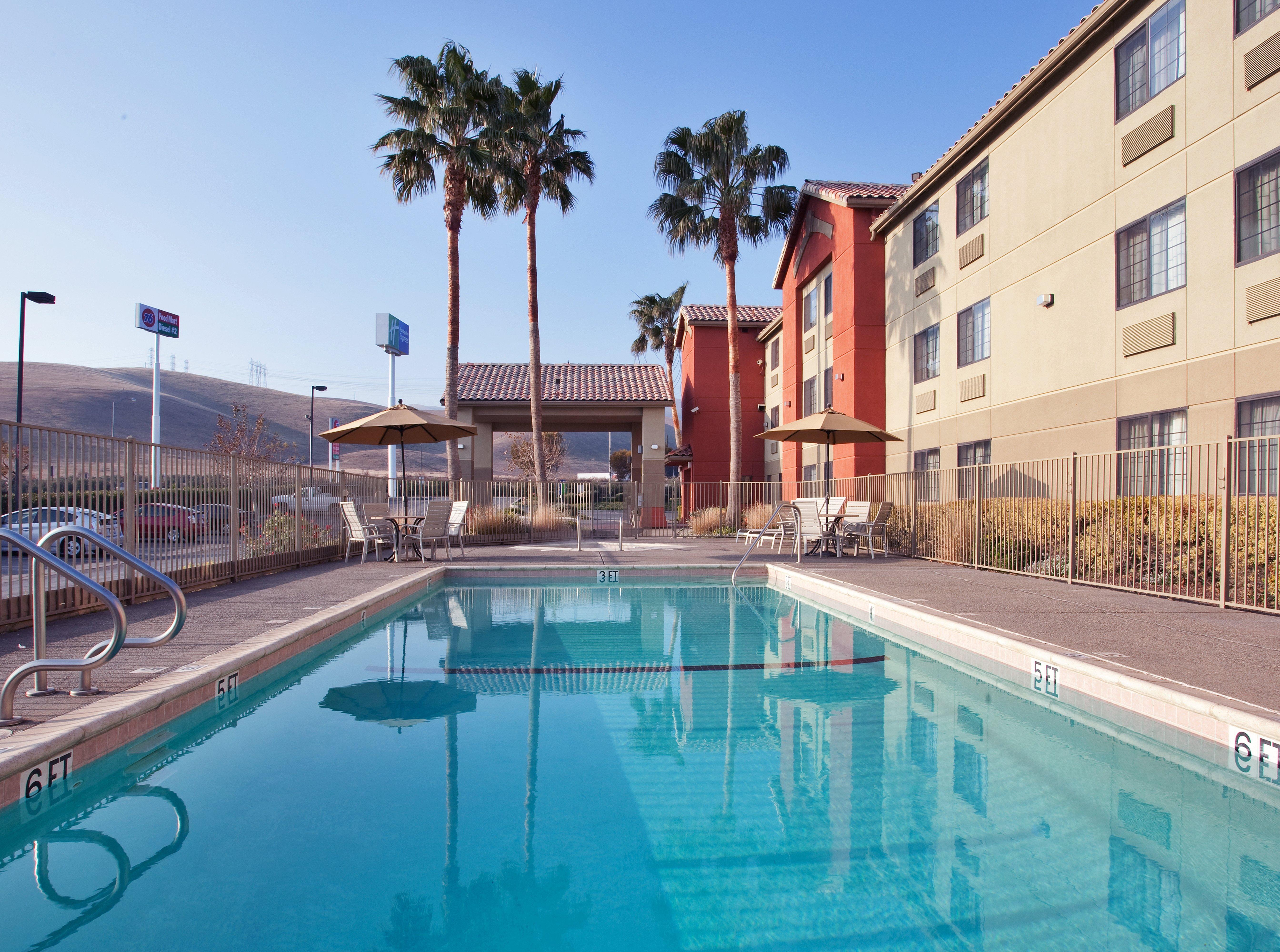 Holiday Inn Express Westley By Ihg Eksteriør bilde
