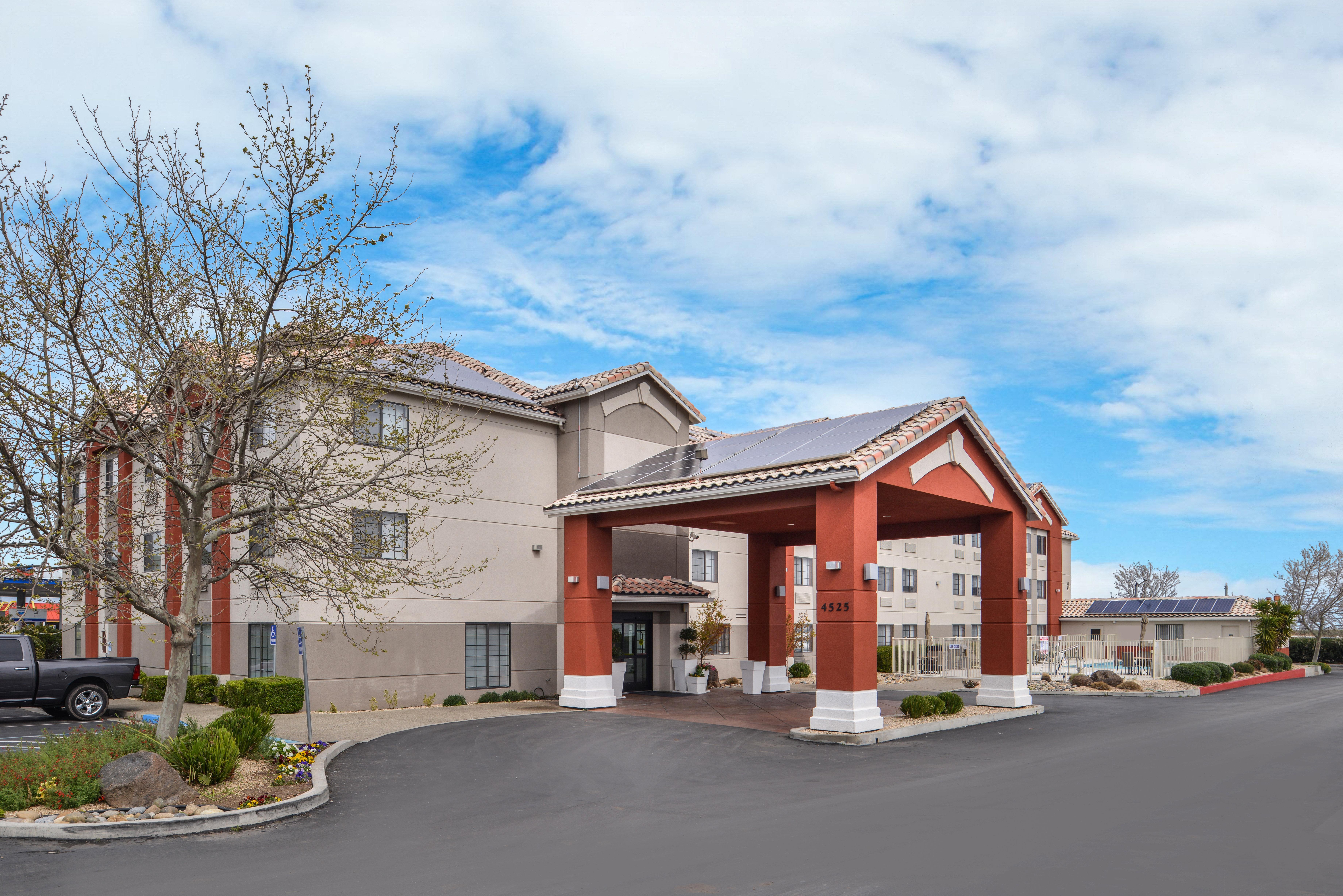 Holiday Inn Express Westley By Ihg Eksteriør bilde
